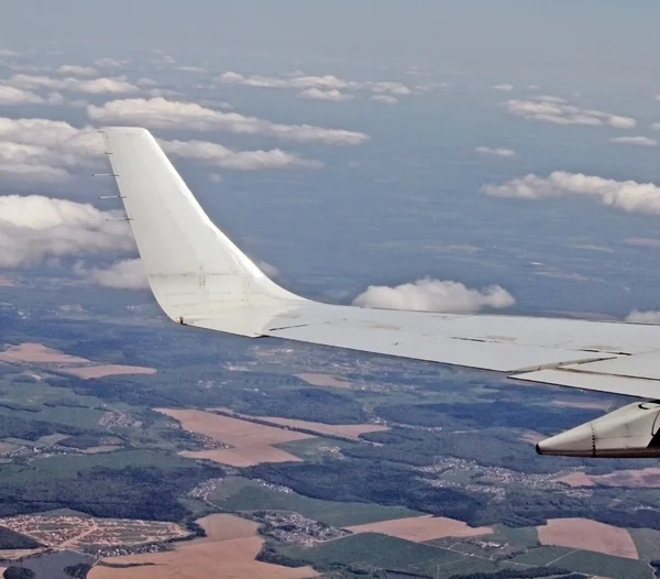 View from airplane of the wing and a land beneath — Stock Photo, Image