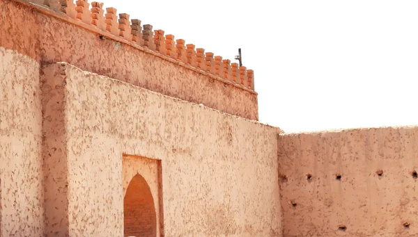 Old city wall with gate in Marrakesh — Stock Photo, Image