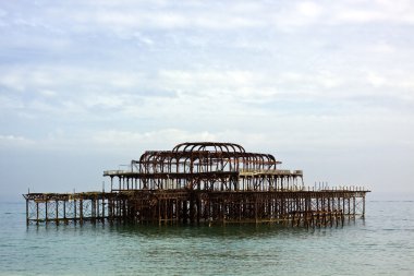 West pier brighton Plajı'nda