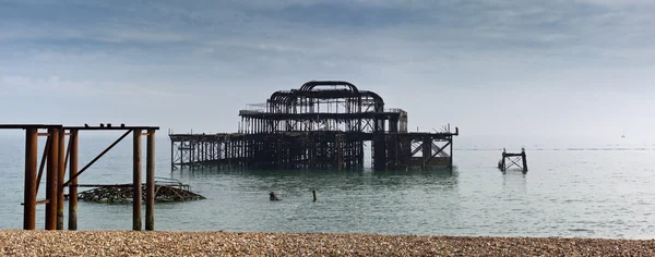 Καταστροφή του Δυτική προβλήτα brighton παραλία Λονδίνου — Φωτογραφία Αρχείου