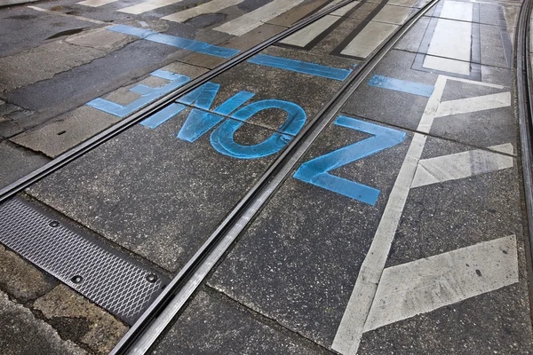 Zone - surface asphaltée avec rails — Photo