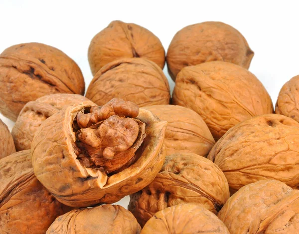 Rozdělit skořápky vlašských ořechů — Stock fotografie