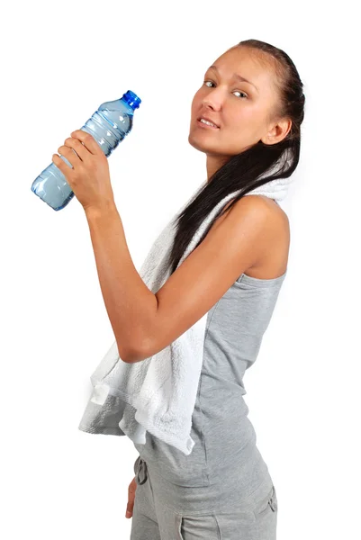 Jeune belle femme avec bouteille d'eau — Photo