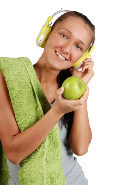 Retrato de una hermosa mujer sonriente con manzana verde — Foto de Stock