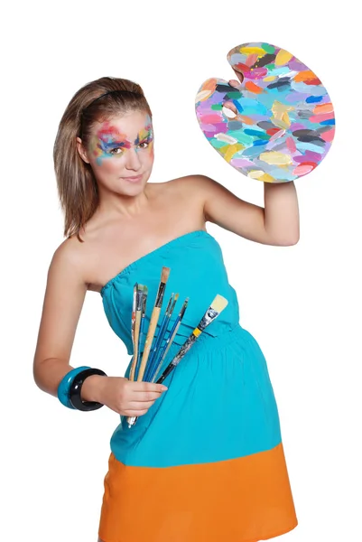 Linda chica feliz con paleta de colores y pinceles —  Fotos de Stock