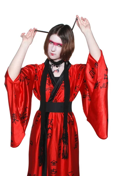 Menina bonita gueixa jovem em quimono com espada — Fotografia de Stock