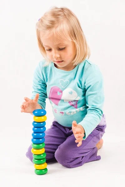 Küçük kız oynamaya — Stok fotoğraf