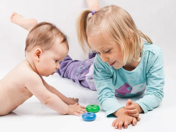Niños jugando — Foto de Stock