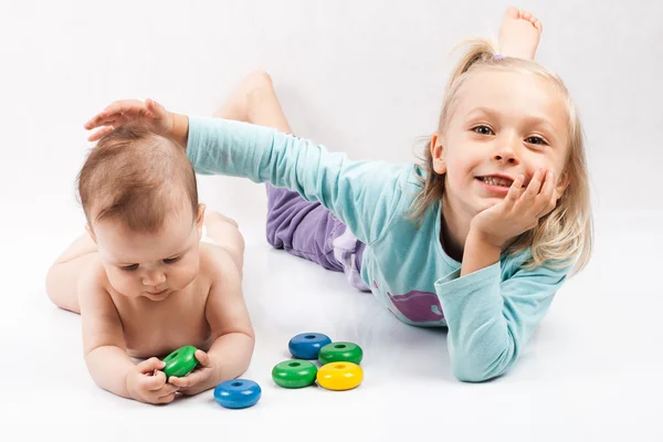 Kinderen spelen — Stockfoto