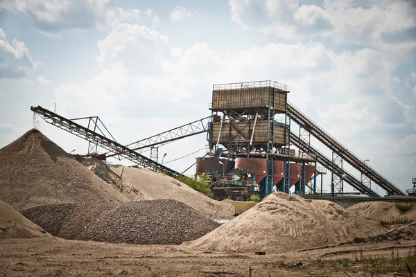 Těžba pásy jsou řazení písek — Stock fotografie