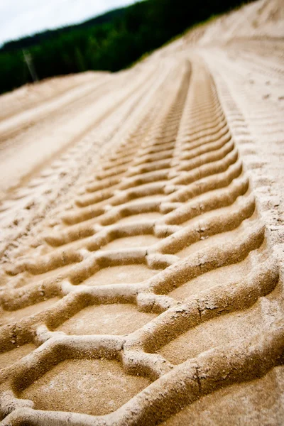 모래에 타이어 트랙 스톡 사진