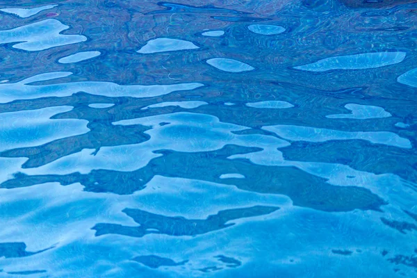 Водные волны в бассейне - фон — стоковое фото