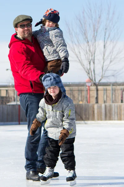 Happy family at the skating rink — Stock Photo, Image