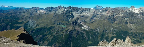 Krajobraz alpejski jeziora świcie — Zdjęcie stockowe