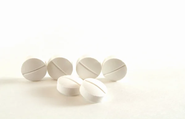Tabletki białe — Zdjęcie stockowe