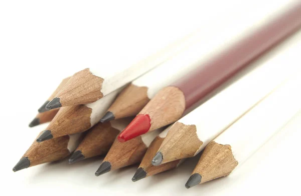 Beyaz ve kırmızı kalem — Stok fotoğraf