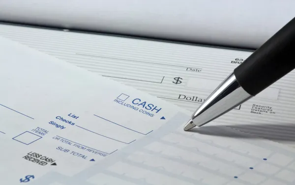 Filling out deposit slip — Stock Photo, Image