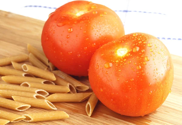Tomaten und Nudeln — Stockfoto
