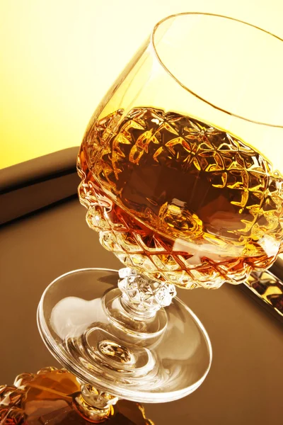 Whisky en vidrio de tallo —  Fotos de Stock