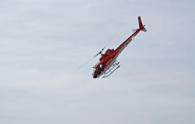 Helikopter im Sturzflug