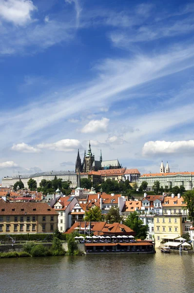Pražský hrad a kostel sv. Víta katedrála — Stock fotografie