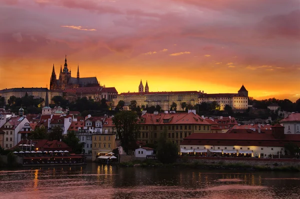 Solnedgång vid Prags slott — Stockfoto
