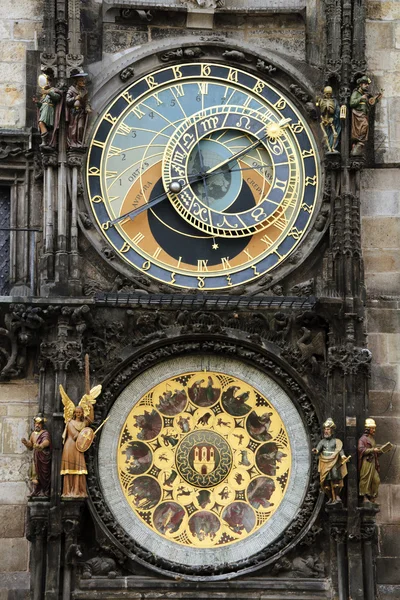 Astronomický clockand postavy v Praze — Stock fotografie