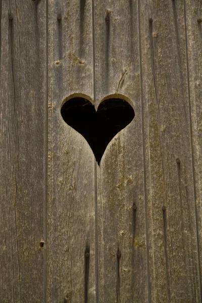Um coração em madeira — Fotografia de Stock