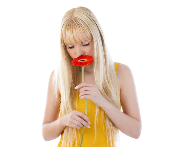 Attractive blonde woman smelling daisy — Stock Photo, Image