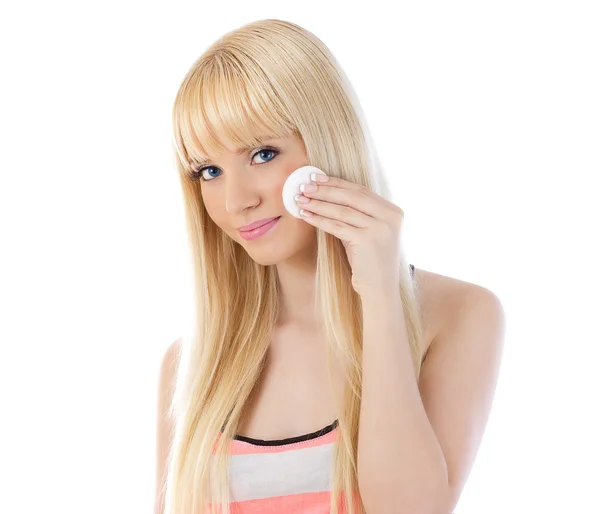 Attractive blonde woman applying make up — Stock Photo, Image