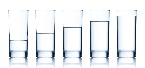 Uppsättning glas fyllt med vatten — Stockfoto