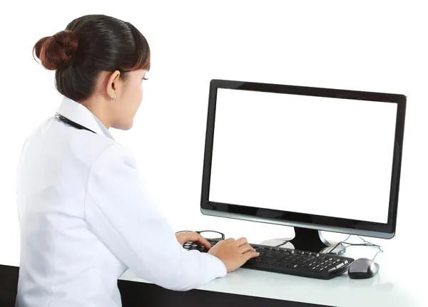 Lékař ženu s počítačem — Stock fotografie