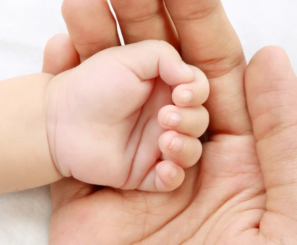 Pequeña mano de bebé — Foto de Stock