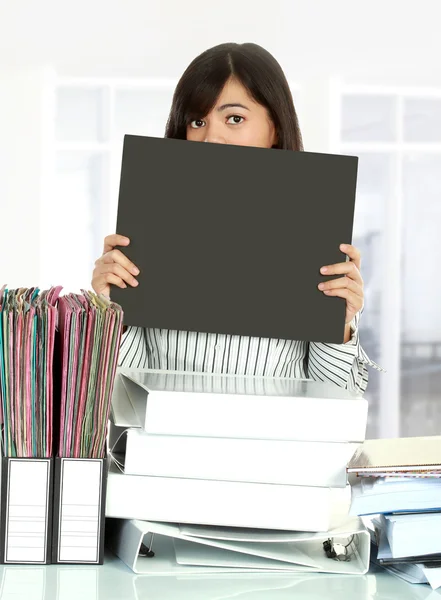 Business woman showing black board — Stock Photo, Image