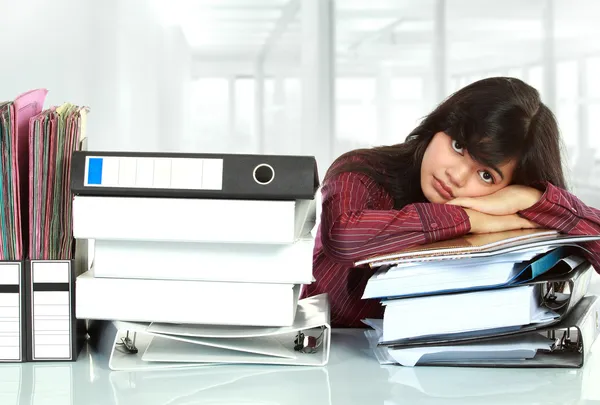 Vrouw stress in de kantoor — Stockfoto