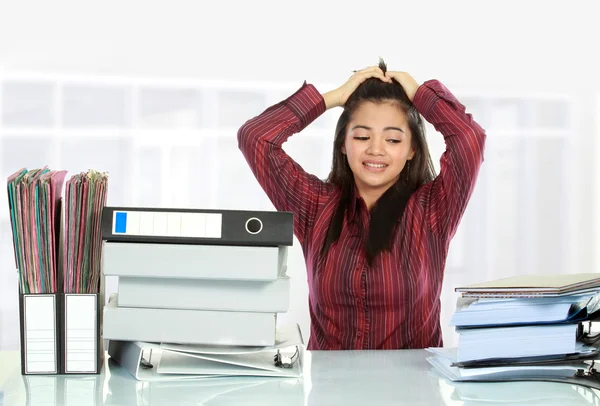 Vrouw stress in de kantoor — Stockfoto