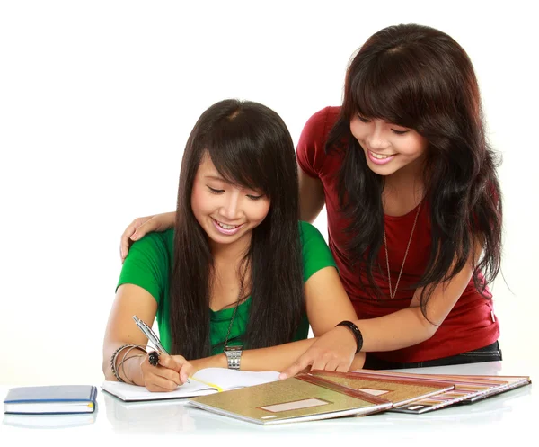 Dwóch młodych azjatyckich student studia — Zdjęcie stockowe