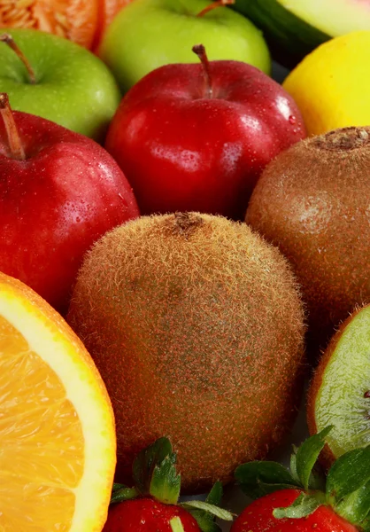 Blandning av färgglada färska frukter — Stockfoto