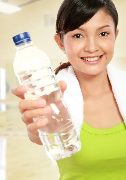 Fitness vrouw met water — Stockfoto