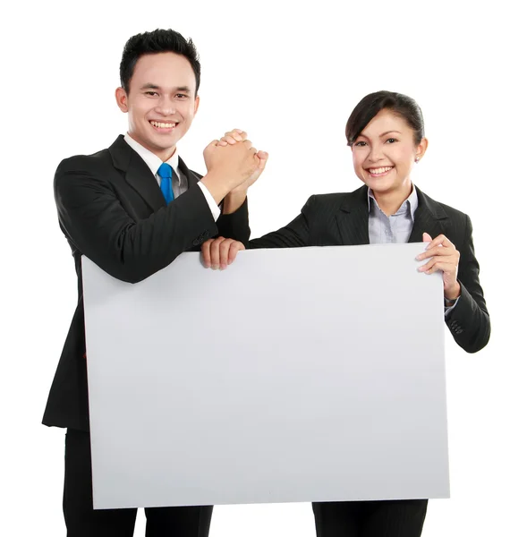 Team aziendale con grande carta bianca — Foto Stock