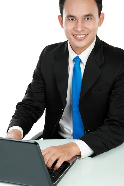 Бизнес-человек с помощью ноутбука — стоковое фото