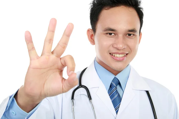 Lekarz, gestykulacji znak ok — Zdjęcie stockowe