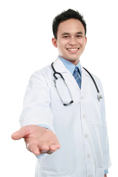 Médico esticando a mão para ajuda — Fotografia de Stock