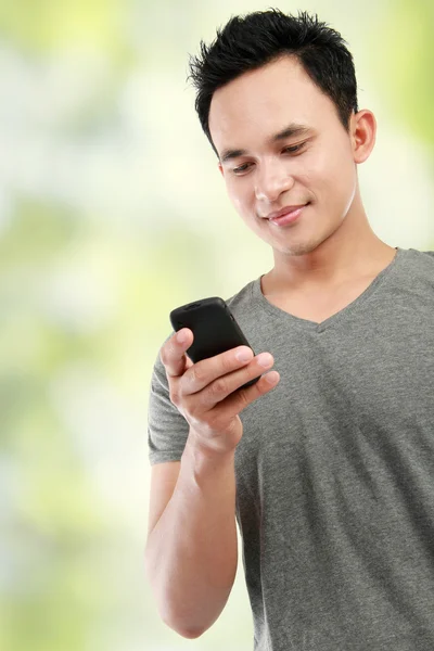 Man reading a message — Stock Photo, Image