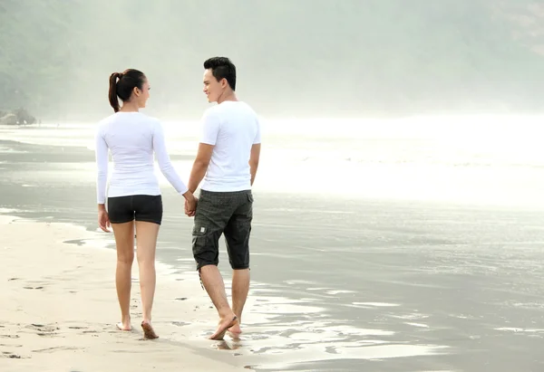 Couple sur la plage — Photo