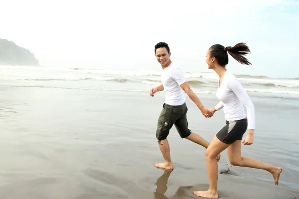Running on the beach — Stock Photo, Image