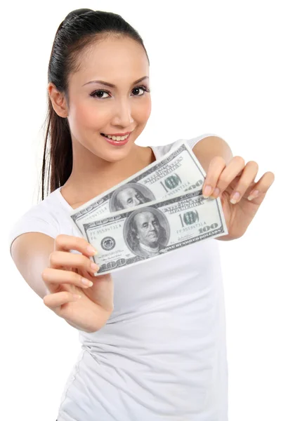 Женщина показывает деньги — стоковое фото