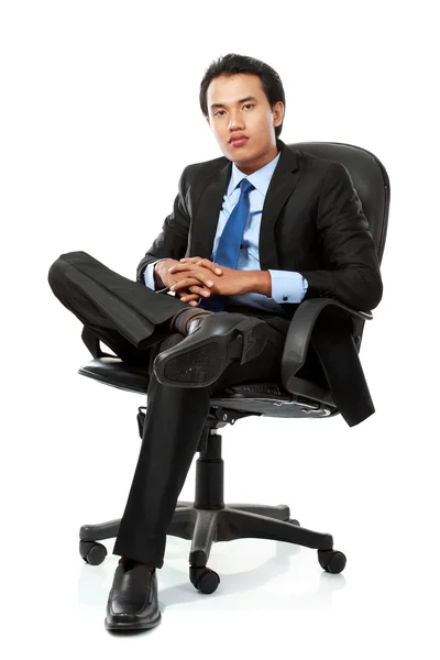 Iş adamı ofis koltuğu oturur — Stok fotoğraf