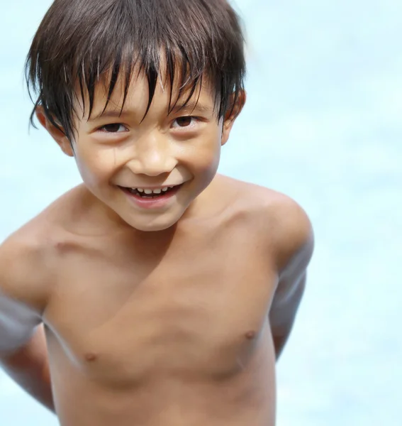 幸せなうれしそうな小さな男の子 — ストック写真