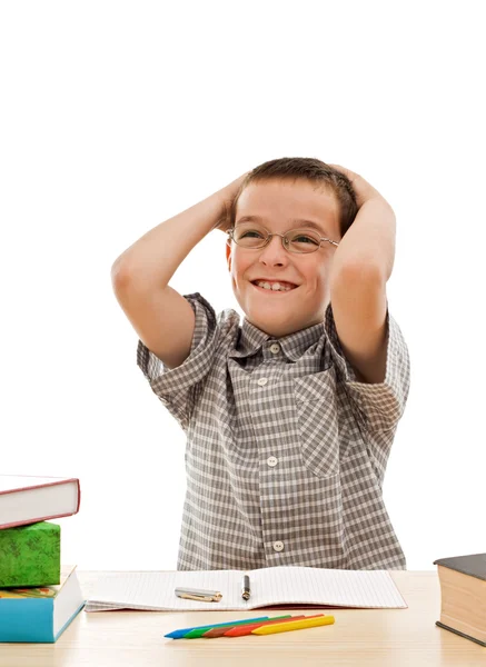 Szczęśliwy uczniak robi swoją pracę domową — Zdjęcie stockowe